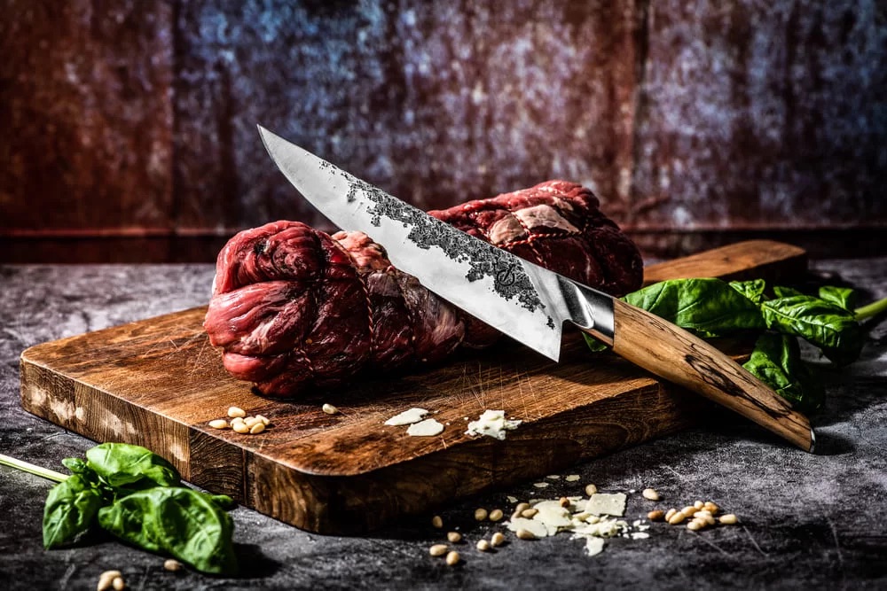 Nůž Forged Katai – ruční zpracování a detail čepele